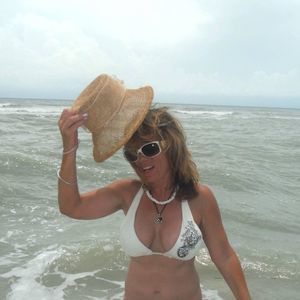 Meet your Posher, Dionne